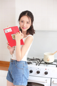 吕知樾个人图片